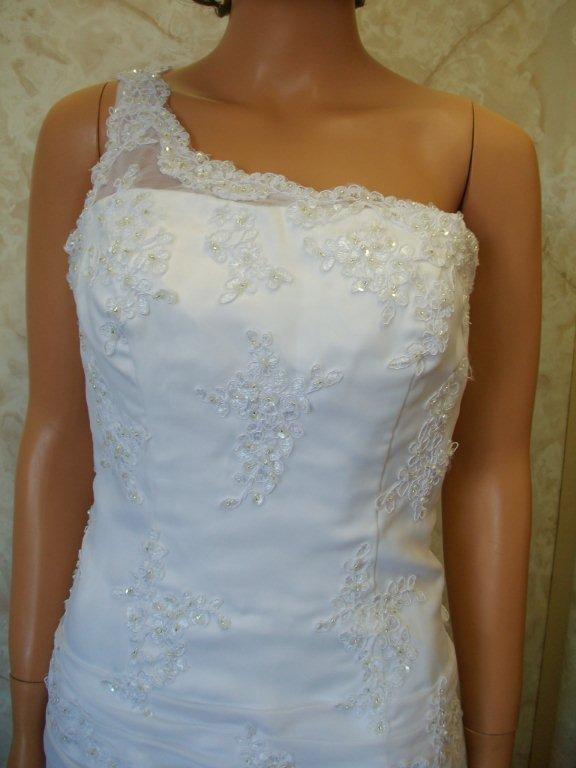 Cascading Ruffled Tiered Skirt Wedding Dresses