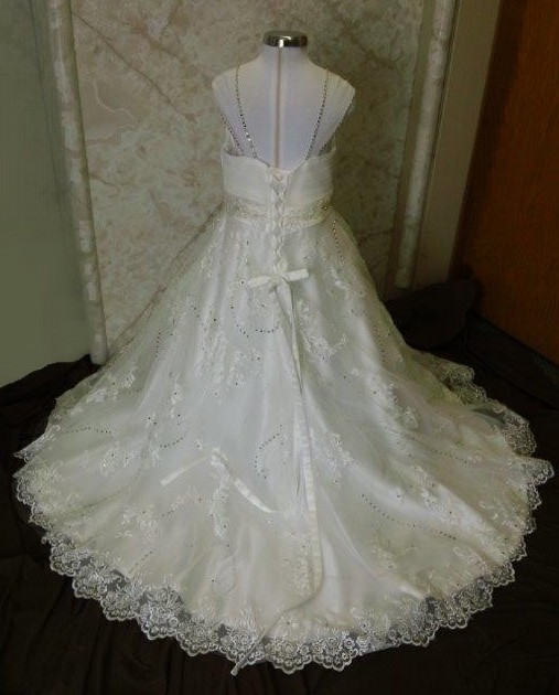 scalloped lace wedding dress train
