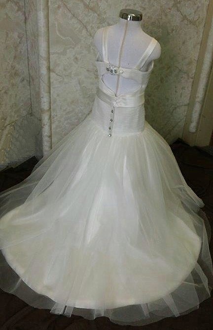 Keyhole back wedding dress for flower girl