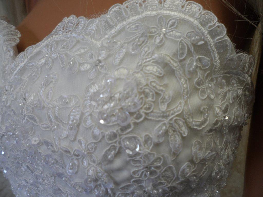 Sweetheart Lace Appliques Wedding Dress