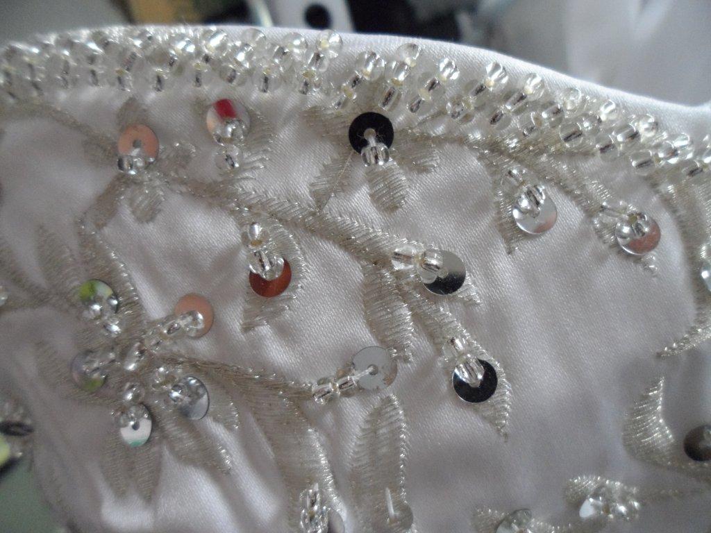  wedding gown embroidery