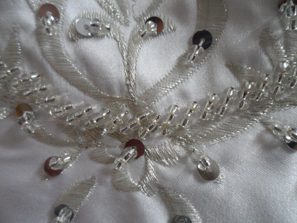 wedding gown embroidery