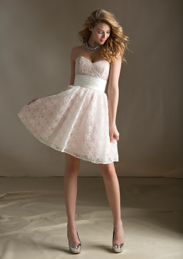 Strapless sweetheart lace dress with pleated waistband