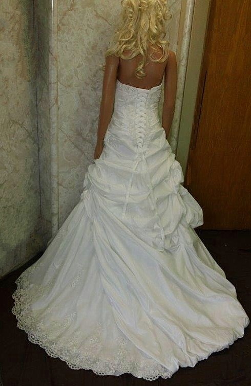 matching wedding dress and flower girl dress