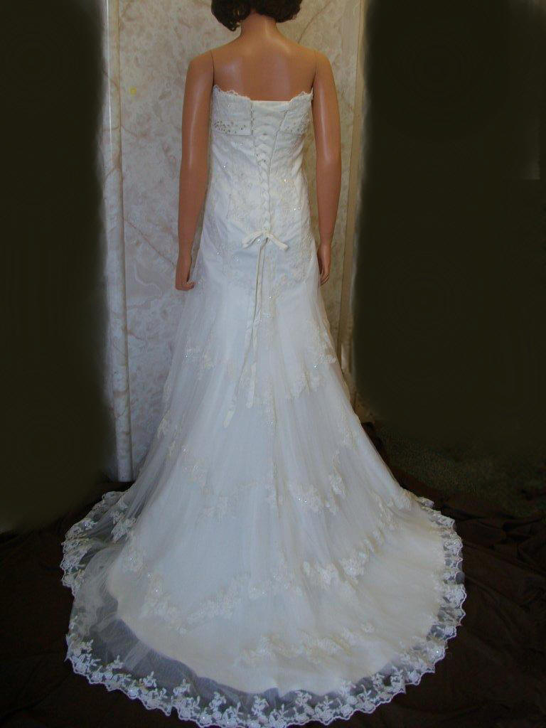 dotted tulle wedding dress