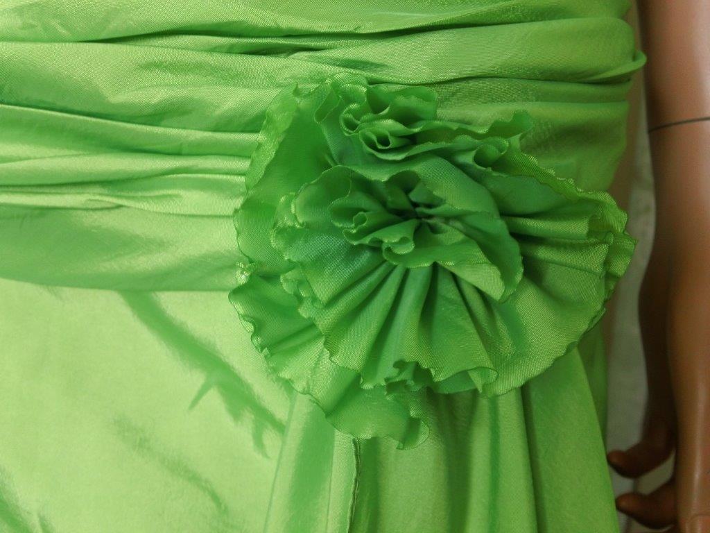 Lime flower attached on the waist
