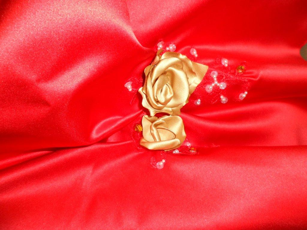 red with gold roses