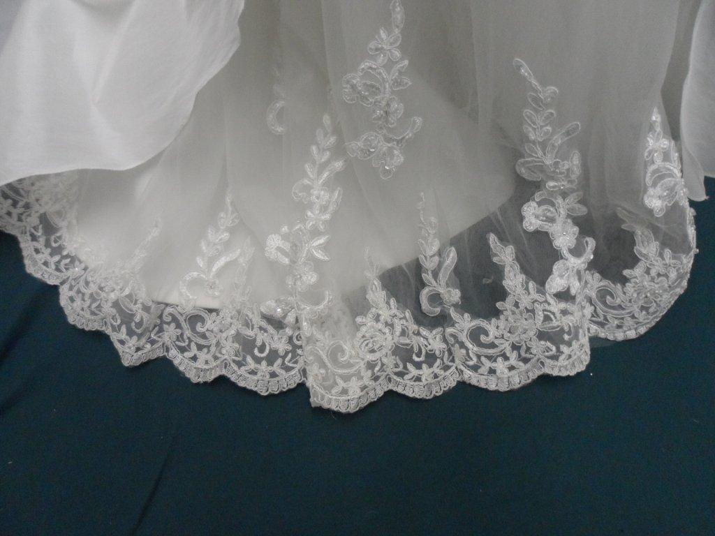 lace embellished split skirt