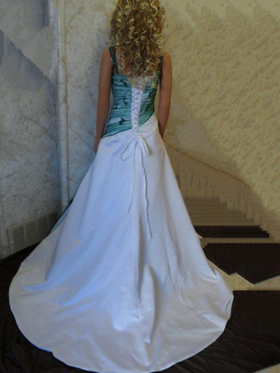 white and emerald wedding dress