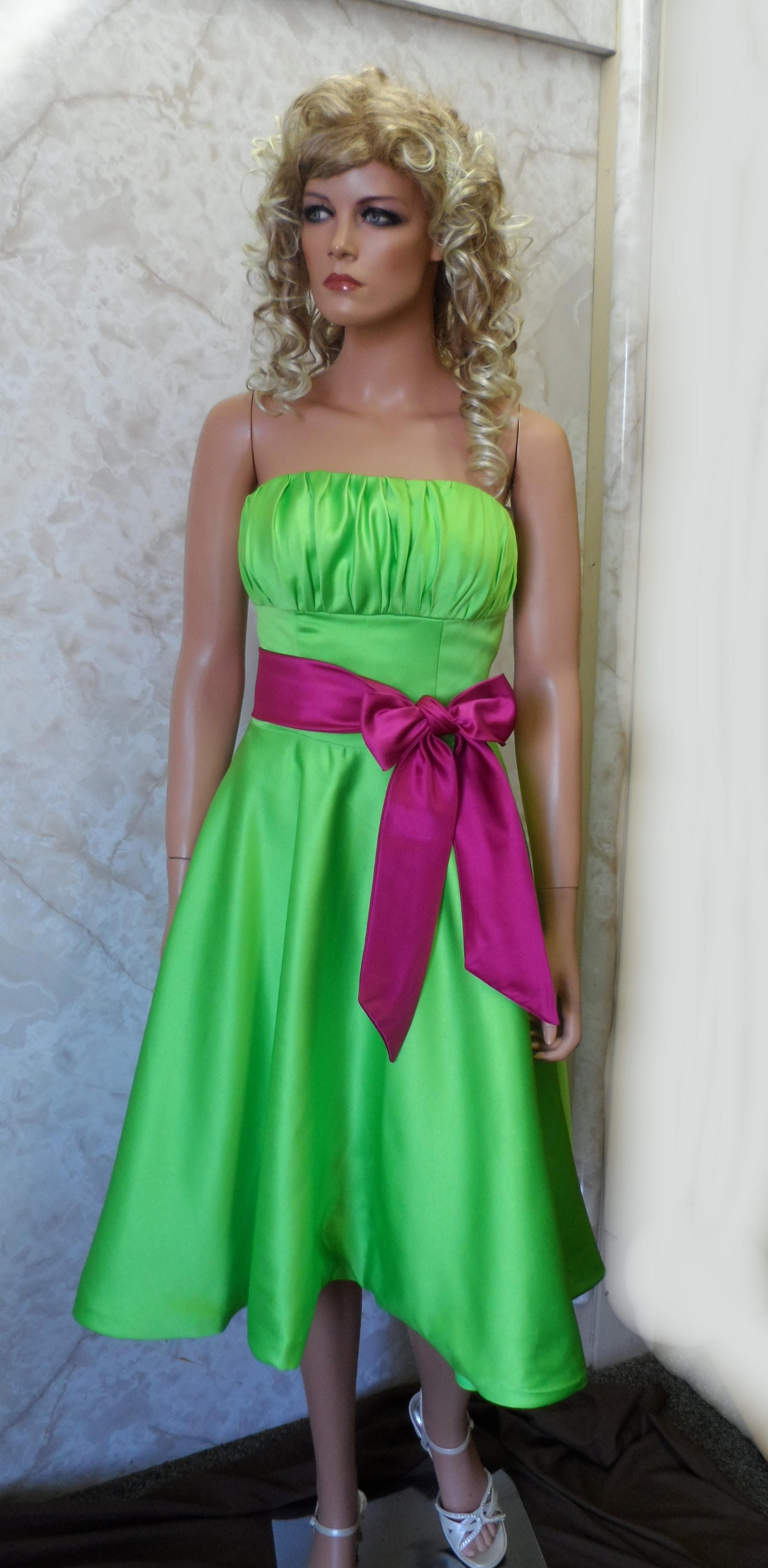 short green bridesmaid dress with fuschia sash
