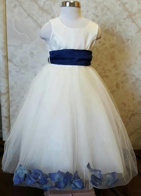 size 2 in ivory and navy