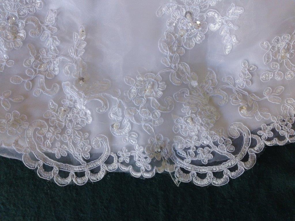 lace wedding gown hem