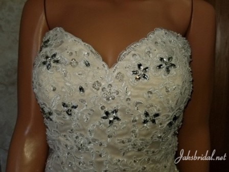 Sweetheart neckline with crystal accent bodice