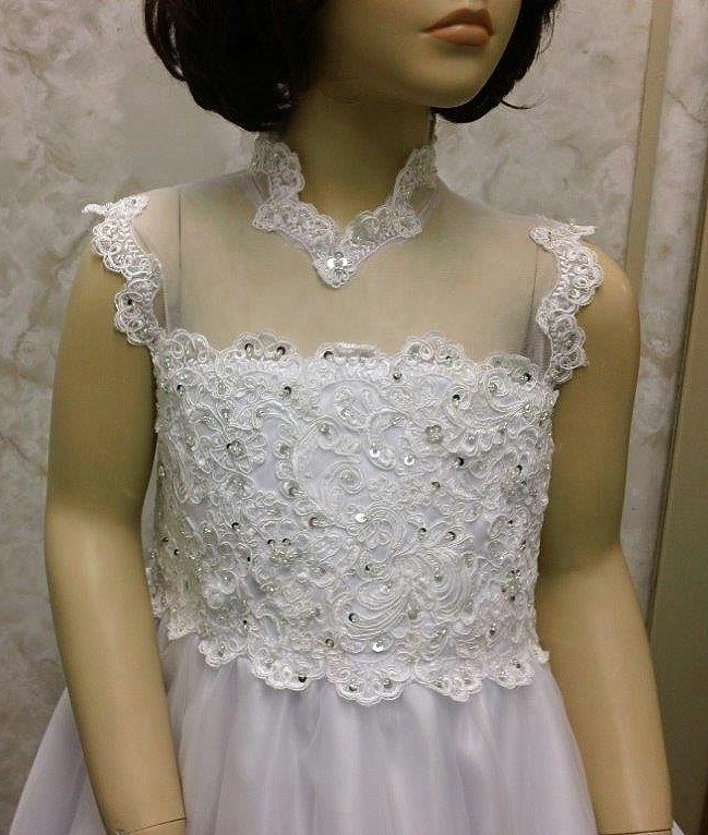 lace and sheer illusion bodice