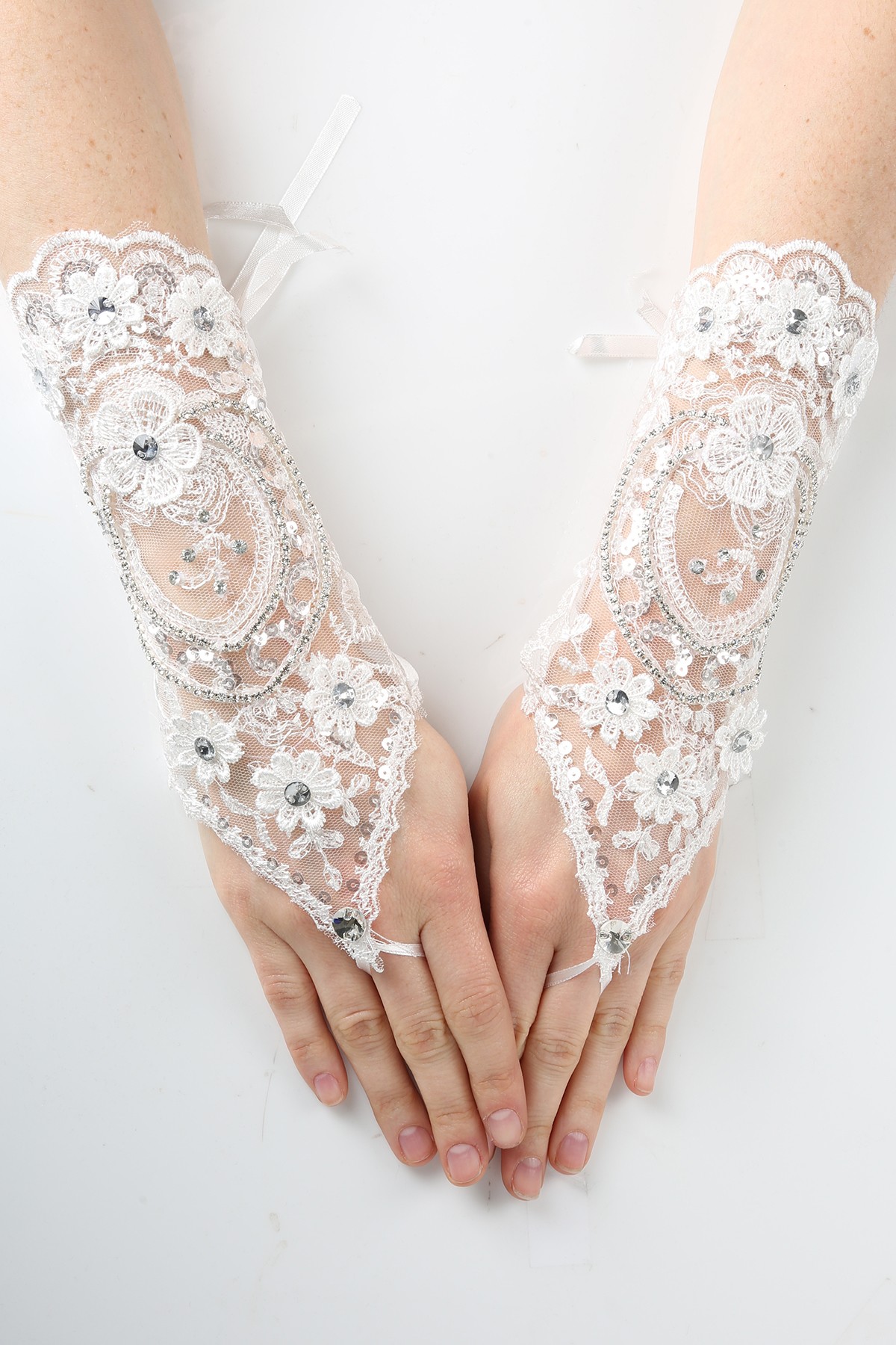 Girls white lace fingerless gloves