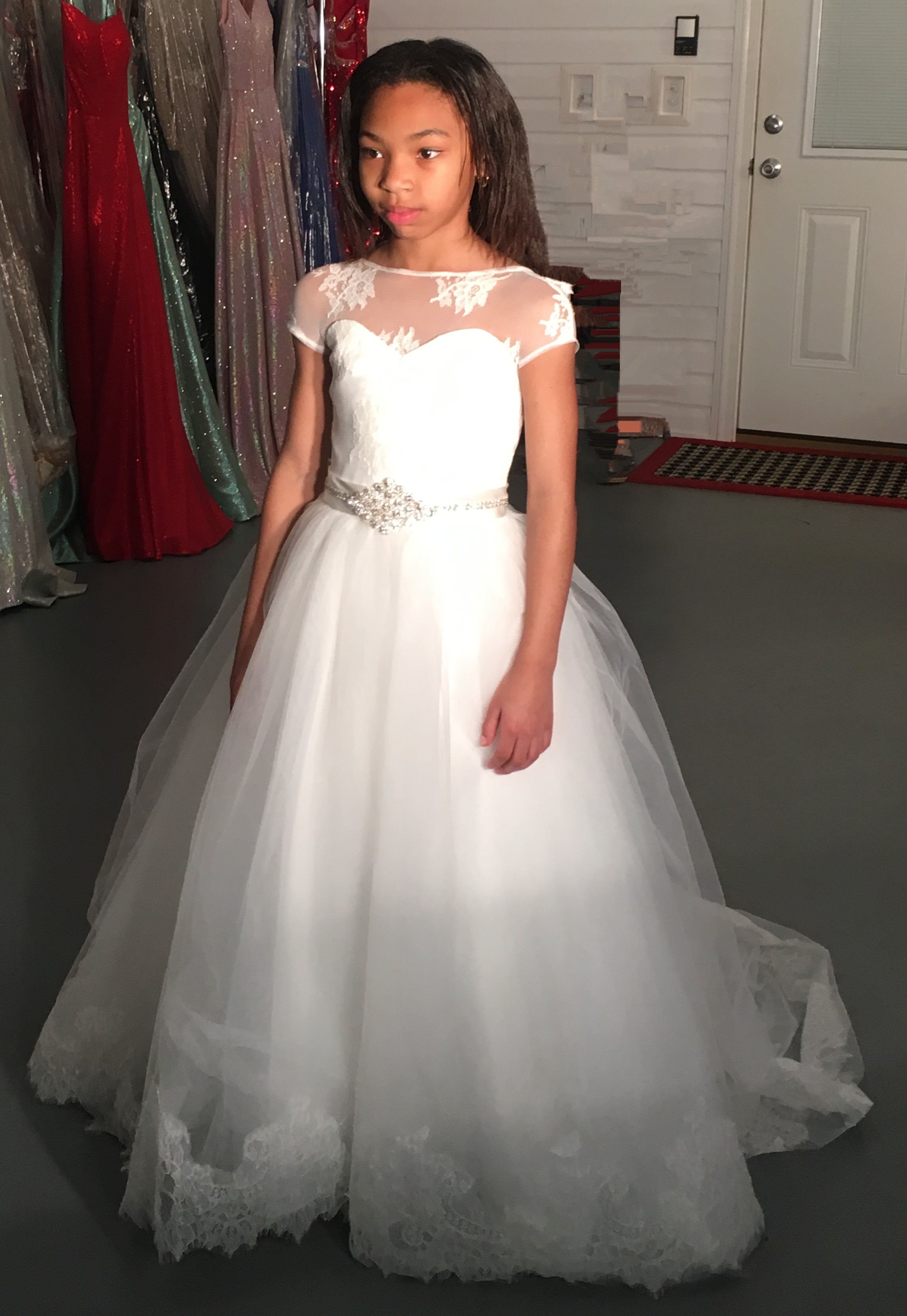Lace Illusion Neckline Wedding Dresses For Girls