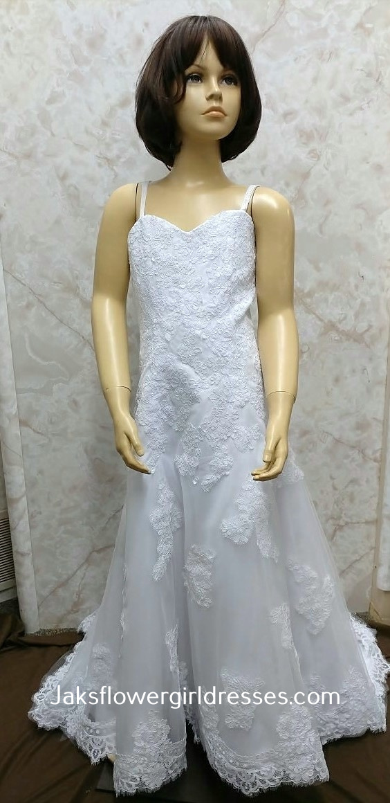 match this brides Enzoani bridal gown