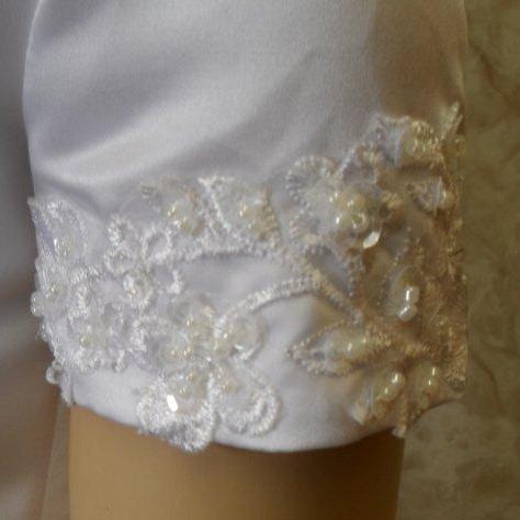 Pickup short sleeve miniature wedding gown.