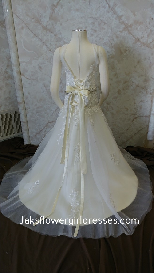 trumpet wedding dress with lace appliques