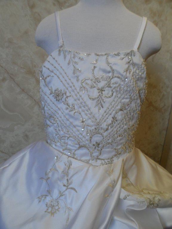 Embroidered pickup miniature bridal gown
