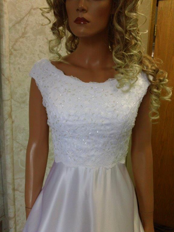 lace bridal wedding gown