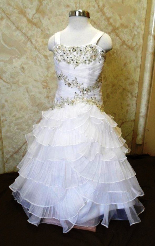 Size 4 miniature wedding gown to match the brides