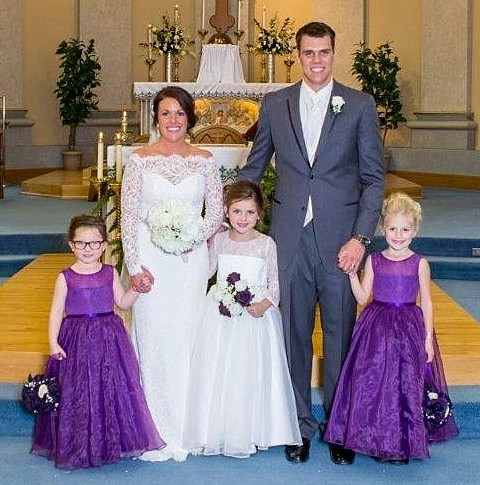 bride and flower girl photos