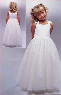 long white size 6 flower girl dress with bows on her shoulders