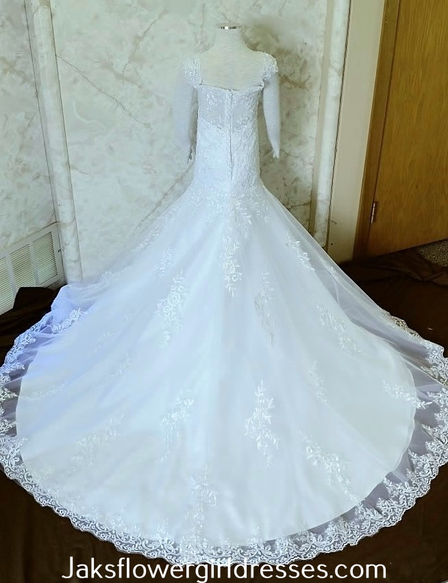 White miniature bride dress with lace train