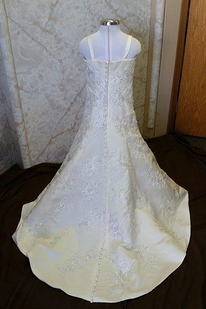 size 6 miniature weddding gown