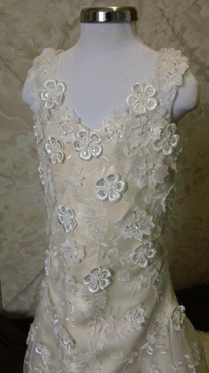 flower appliqued lace dress