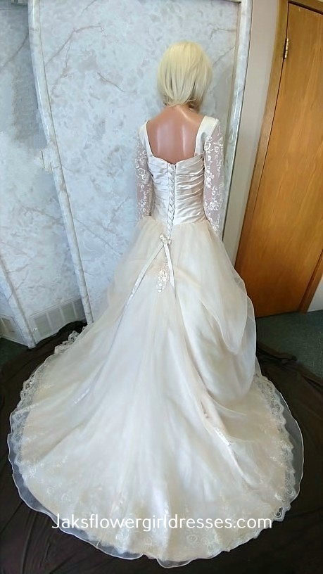 lace long sleeve wedding dress