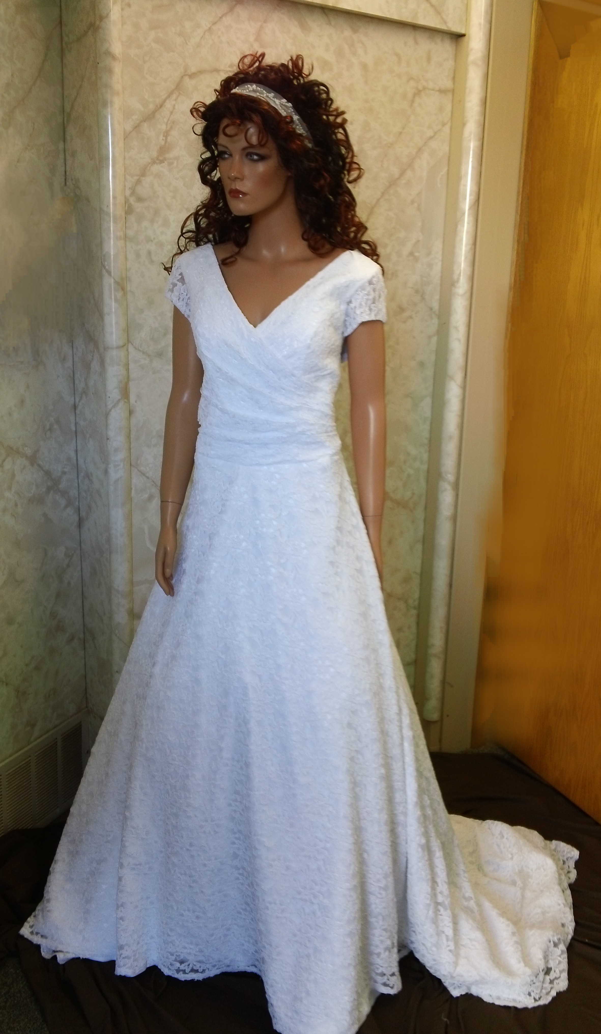 lace bridal gowns
